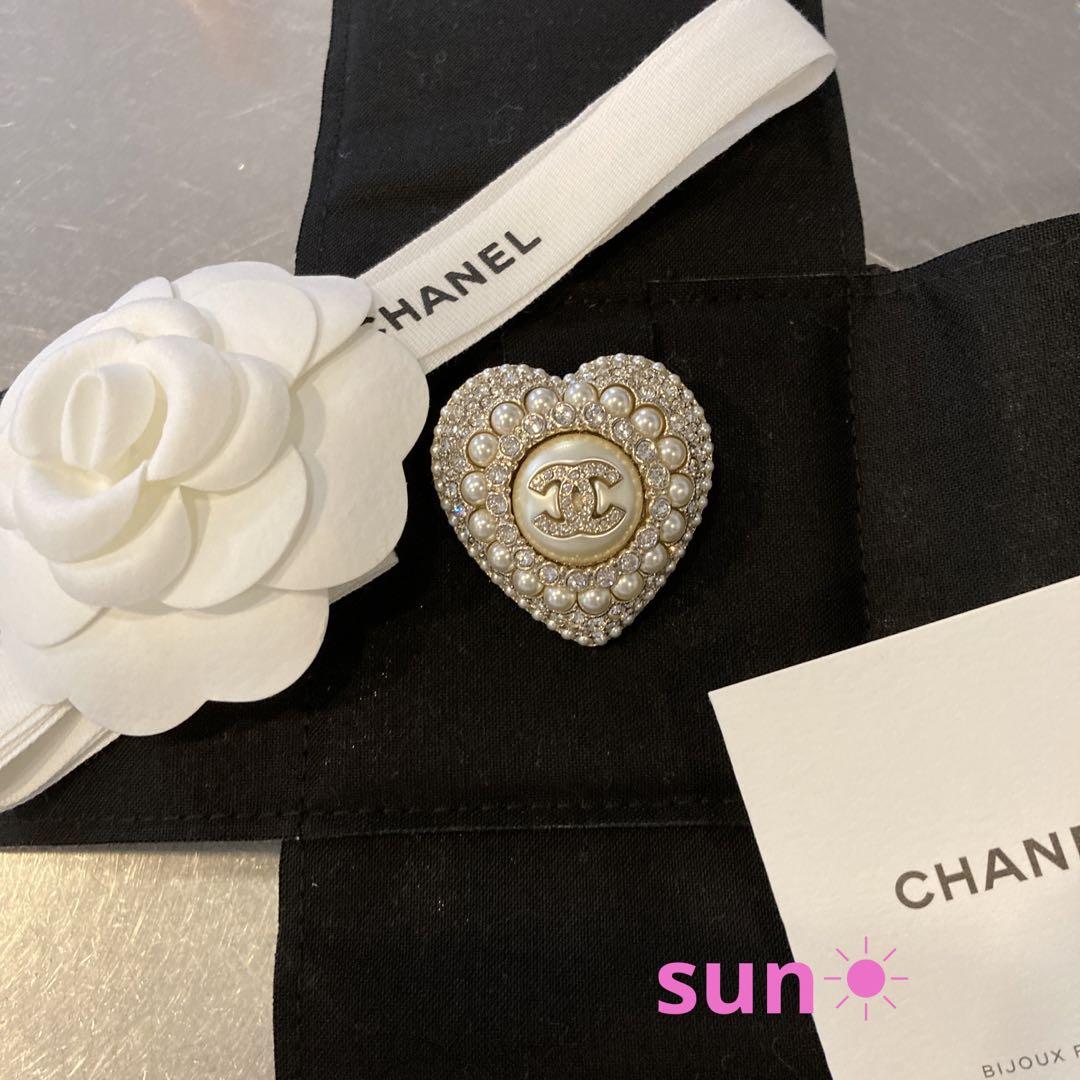CHANEL キラキラパールハート　新作ブローチ　　2022/23