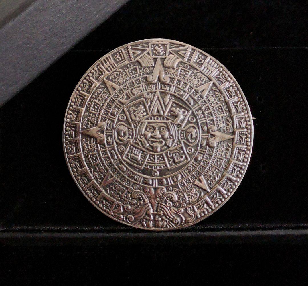 ビンテージ メキシコ 銀細工 未使用 アステカ 太陽神 彫刻 ブローチペンダント