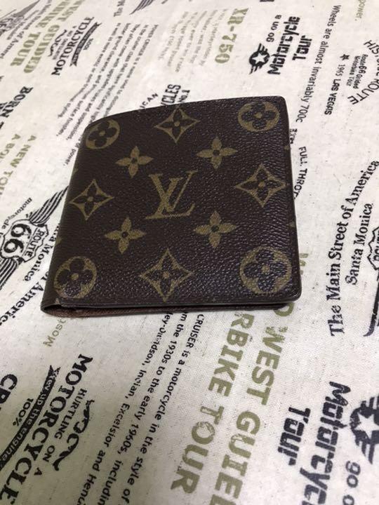 ルイビトンモノグラム二つ折り財布　　値下げしました。14000円(美品)